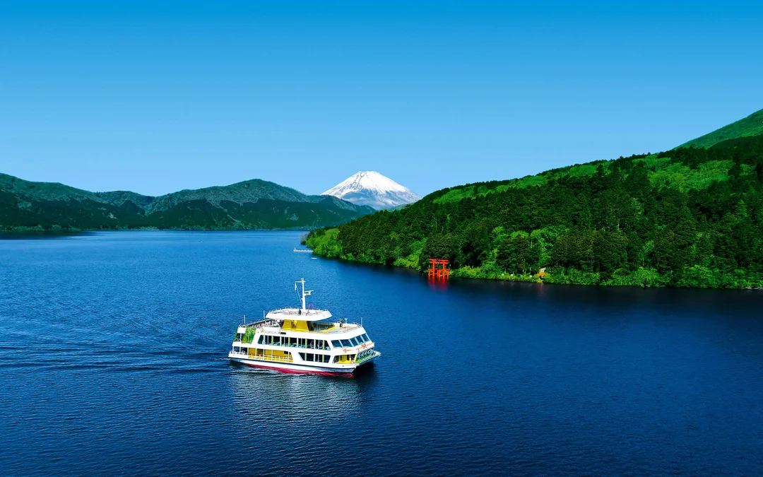 Hakone Lake Ashi Sightseeing Cruise Image 1