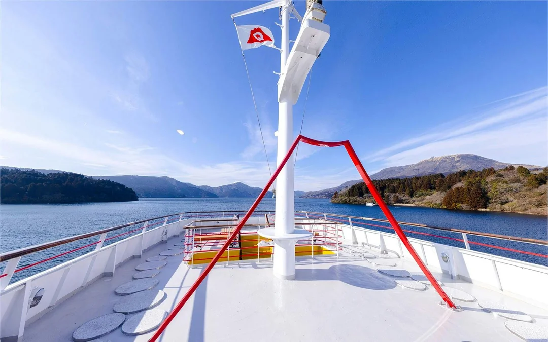 Hakone Lake Ashi Sightseeing Cruise Image 2