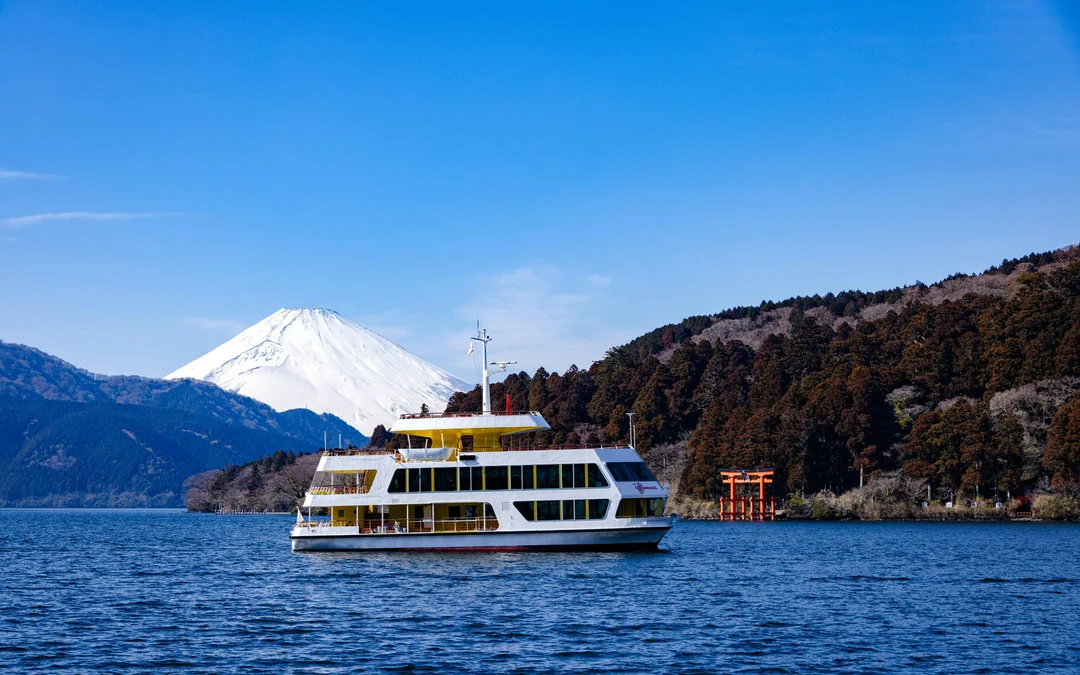Hakone Lake Ashi Sightseeing Cruise Image 3