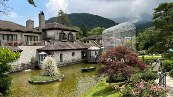 Hakone Venetian Glass Museum (Glass Forest)