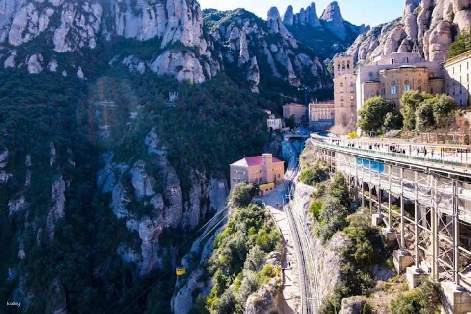 Half-day bus tour to Montserrat mountain from Barcelona