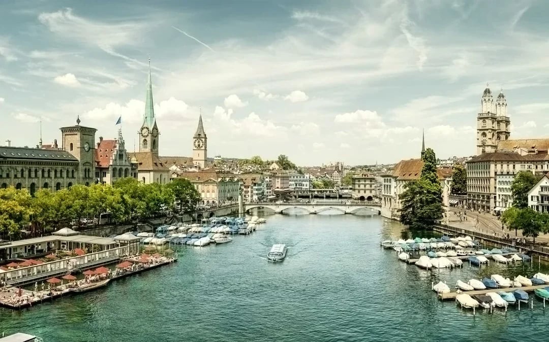 Half Day Tour of Zürich with Lindt Home Of Chocolate Visit & Sightseeing Cruise Image 3