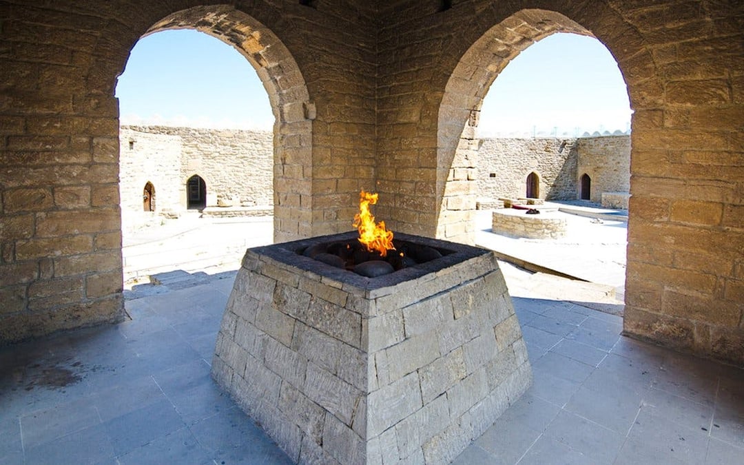 Half-Day Tour to Yanardağ Burning Mountain & Ateshgah Fire Temple with All Tickets & Fees Image 3