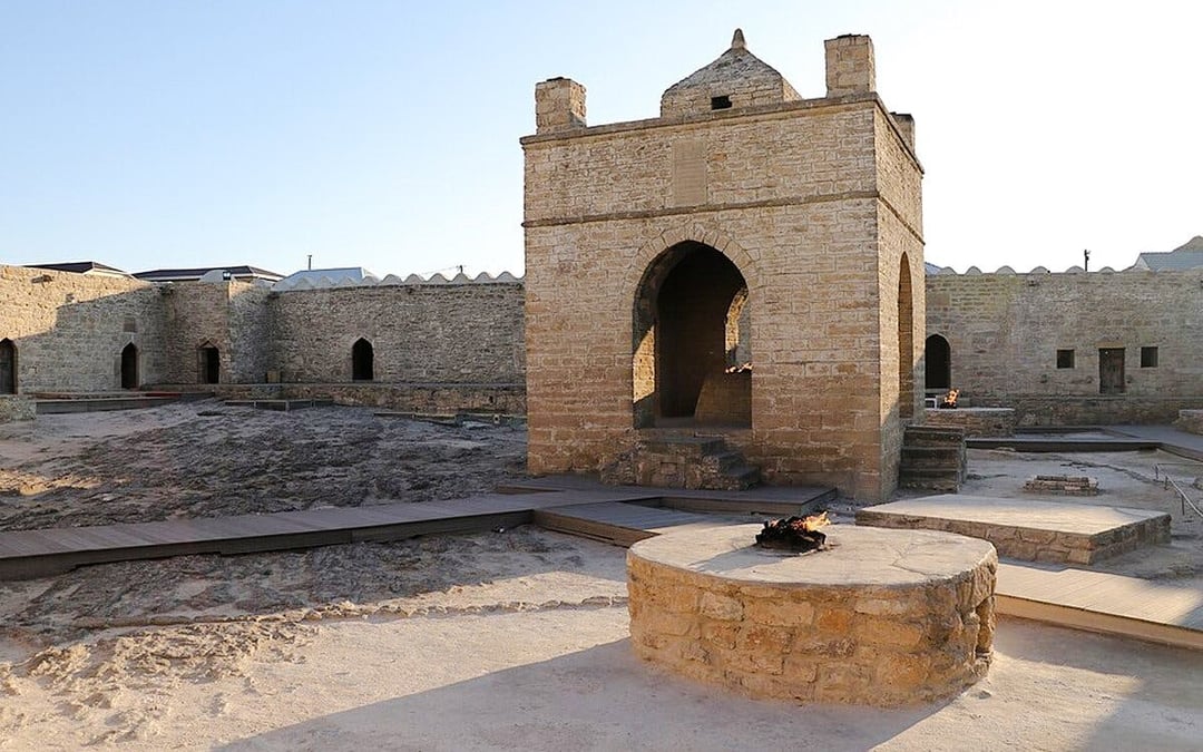 Half-Day Tour to Yanardağ Burning Mountain & Ateshgah Fire Temple with All Tickets & Fees Image 4