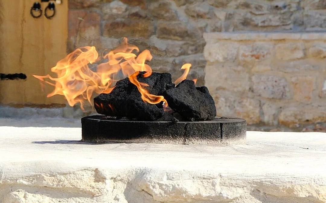Half-Day Tour to Yanardağ Burning Mountain & Ateshgah Fire Temple with All Tickets & Fees Image 6