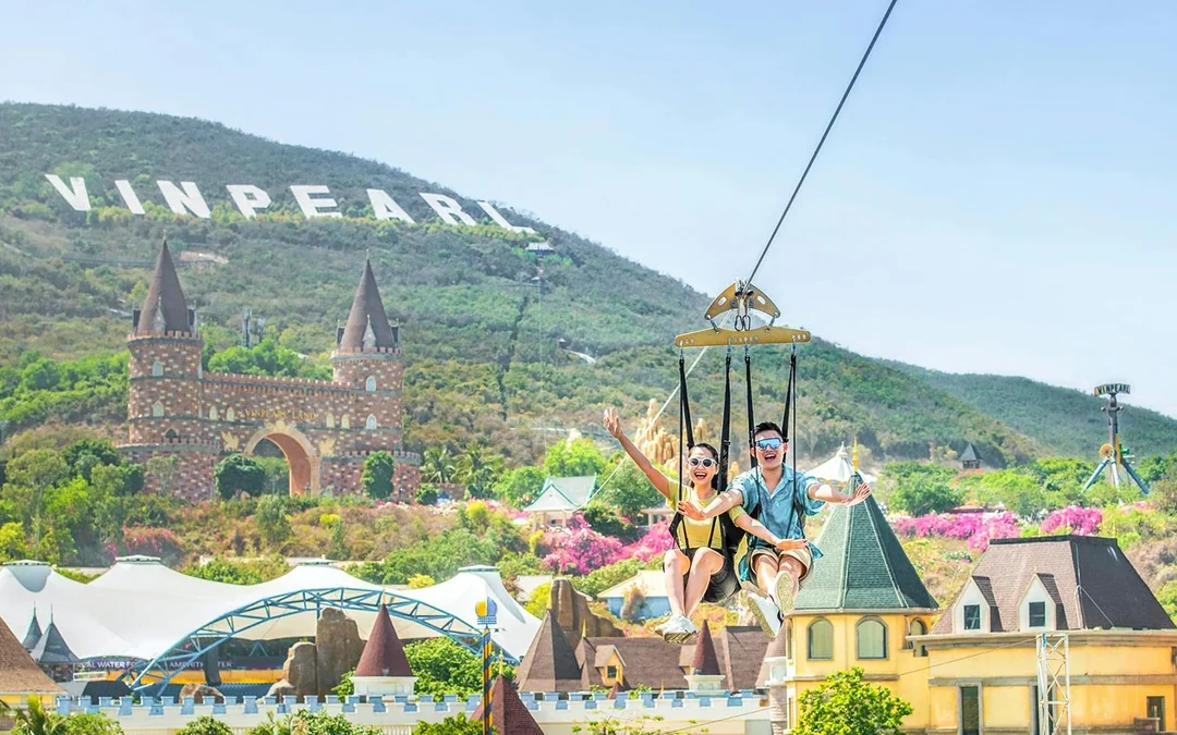 Half-Day VinWonders Pass with Round-Trip Vinpearl Cable Car Tickets Image 2