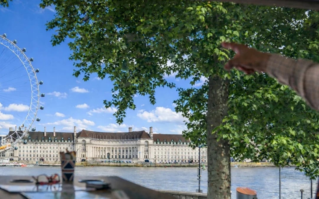 Halloween Afternoon Tea Bus Tour with Live Guide and Panoramic London Landmarks Image 8