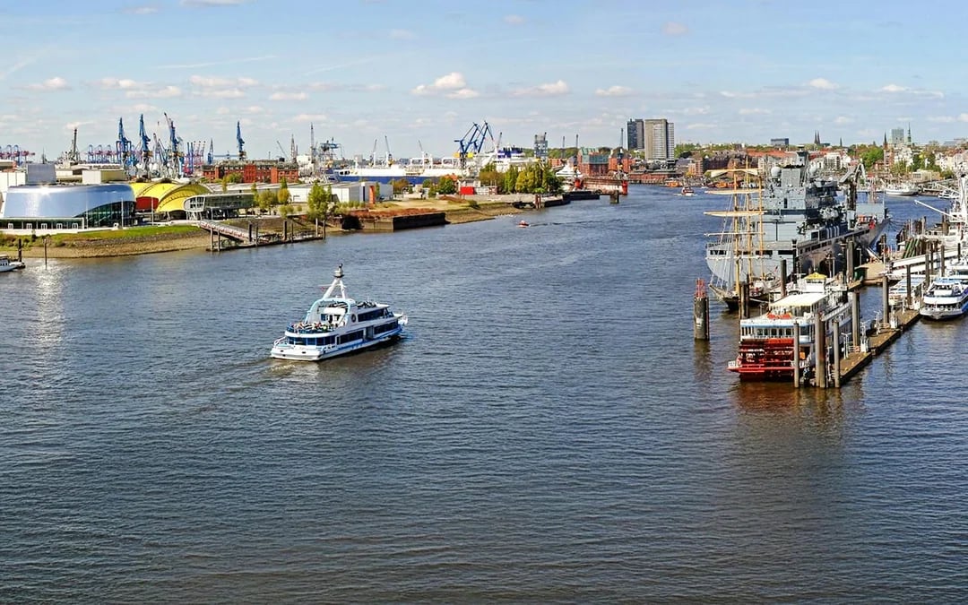 Hamburg 1-Hour Harbor Sightseeing Cruise with HafenCity Image 1