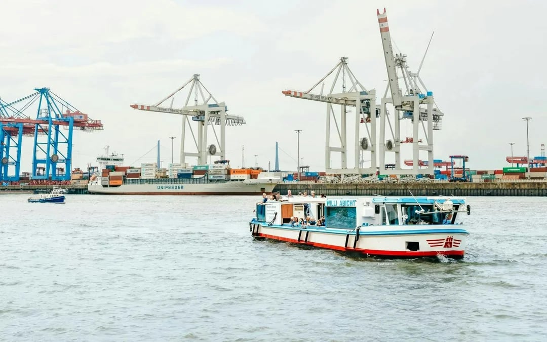 Hamburg 2-Hour Sightseeing Cruise with Audio Guide Image 1