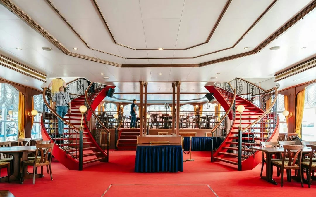 Hamburg 2-Hour Sightseeing Cruise with Audio Guide Image 4