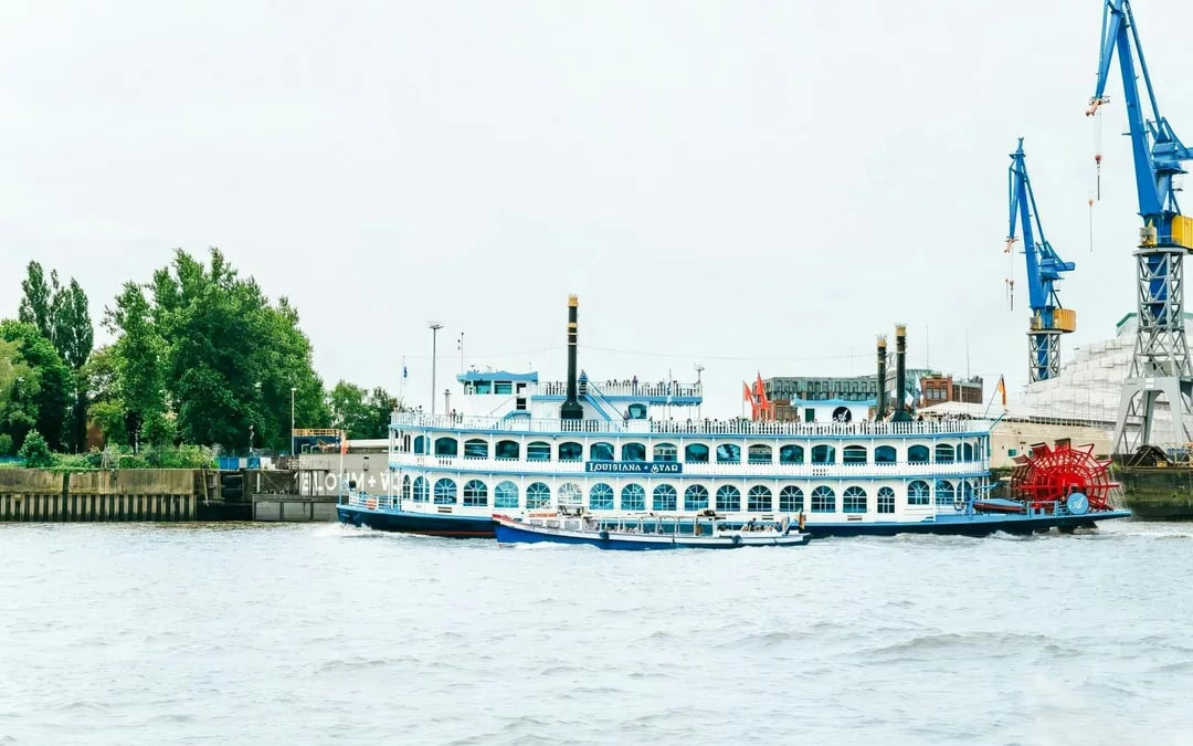 Hamburg 2-Hour Sightseeing Cruise with Audio Guide Image 8