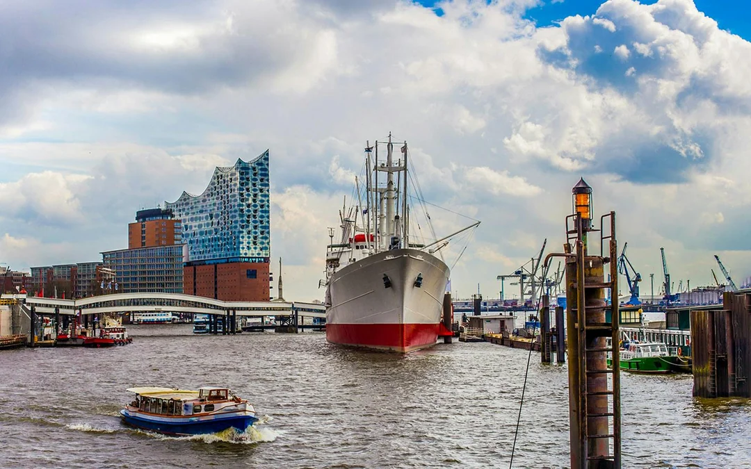 Hamburg Boat Tour with Live Commentary Image 4