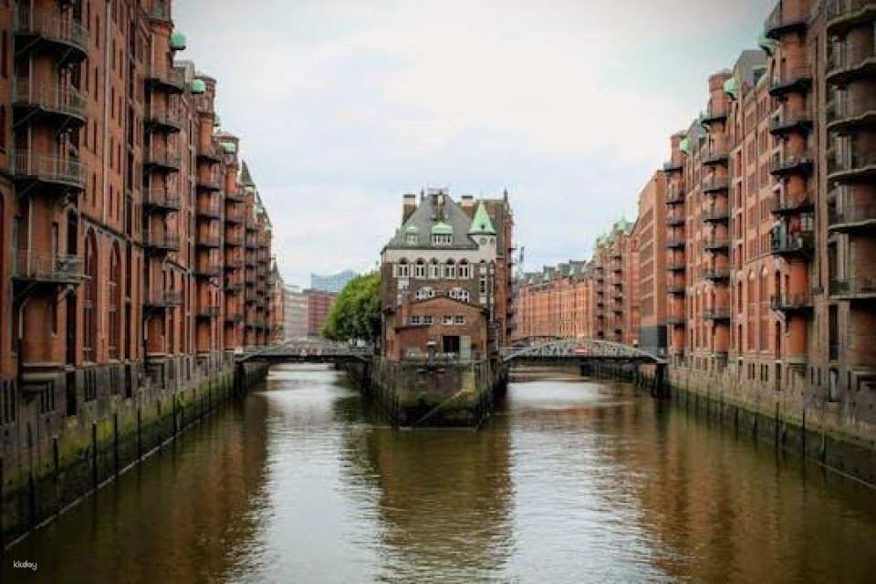 Hamburg HafenCity self-guided audio tour to Elbe Philharmonic Hall