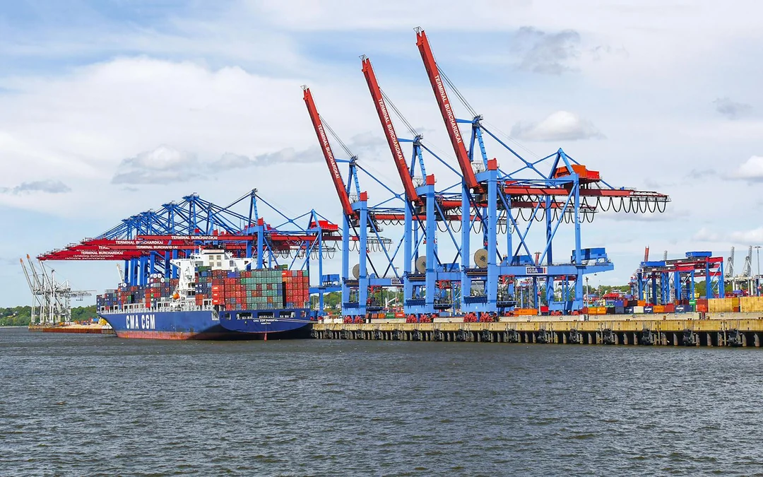Hamburg Harbor Small-Group Cruising Tour Image 5