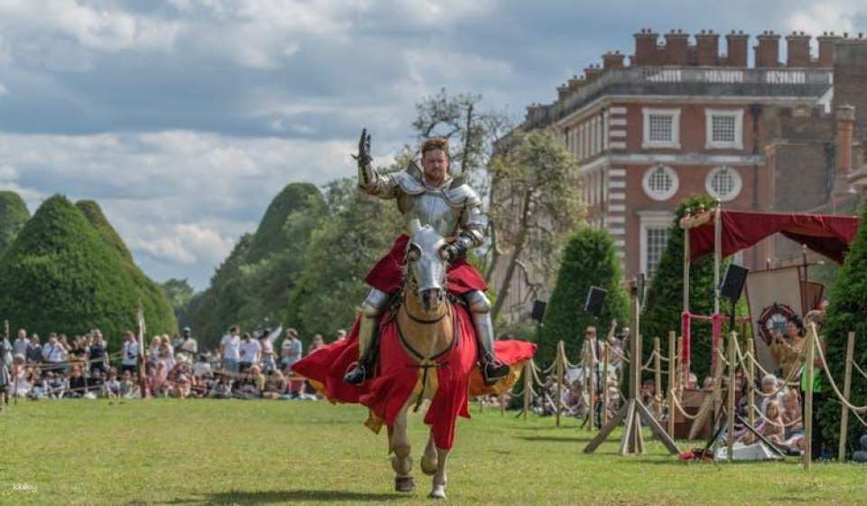 Hampton Court Palace tickets with gardens and maze