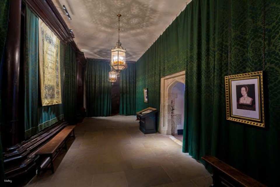 Hampton Court Palace tickets with gardens and maze