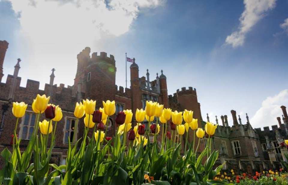 Hampton Court Palace tickets with gardens and maze
