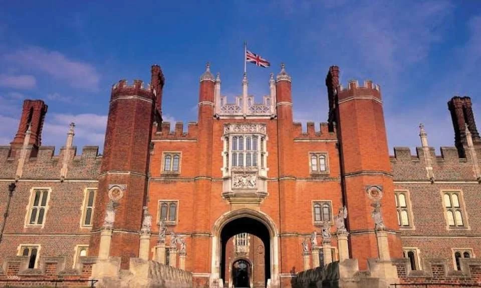 Hampton Court Palace tickets with gardens and maze