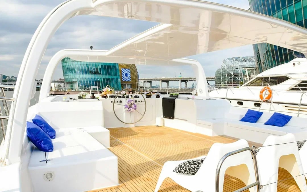Han River Marina Yacht Experience Image 8