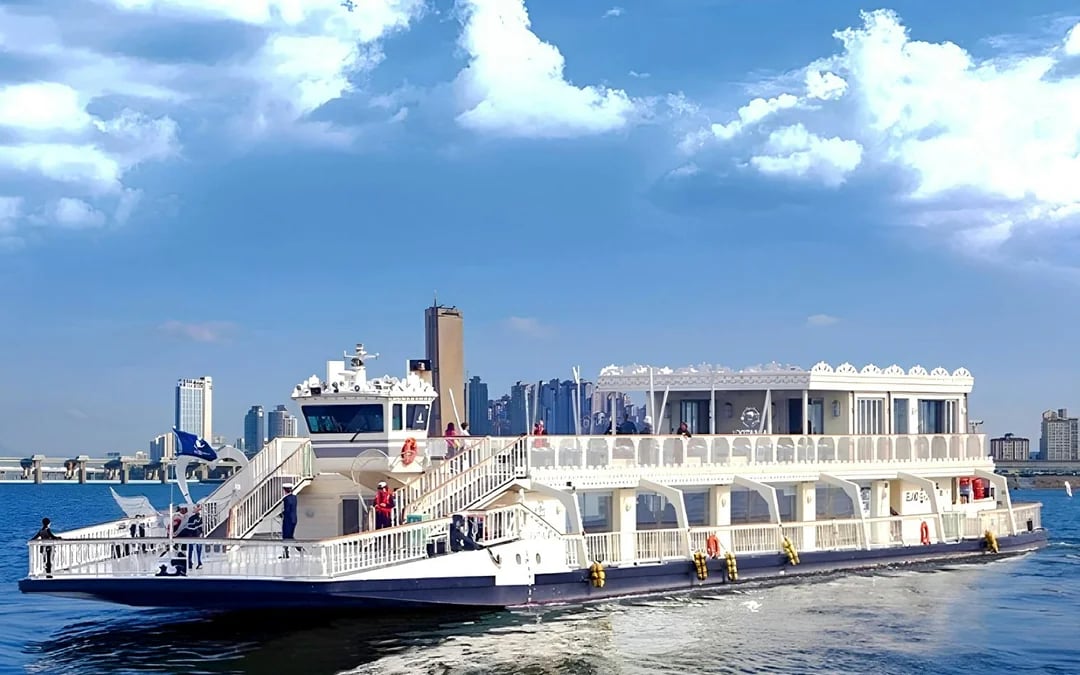 Han River Sightseeing Cruise by Eland Cruise Image 2