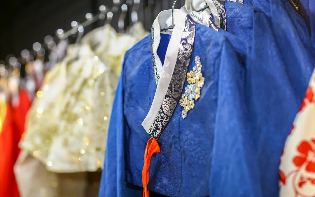 Hanbok Rental Experience at Seoul Gyeongbokgung Palace Image 5