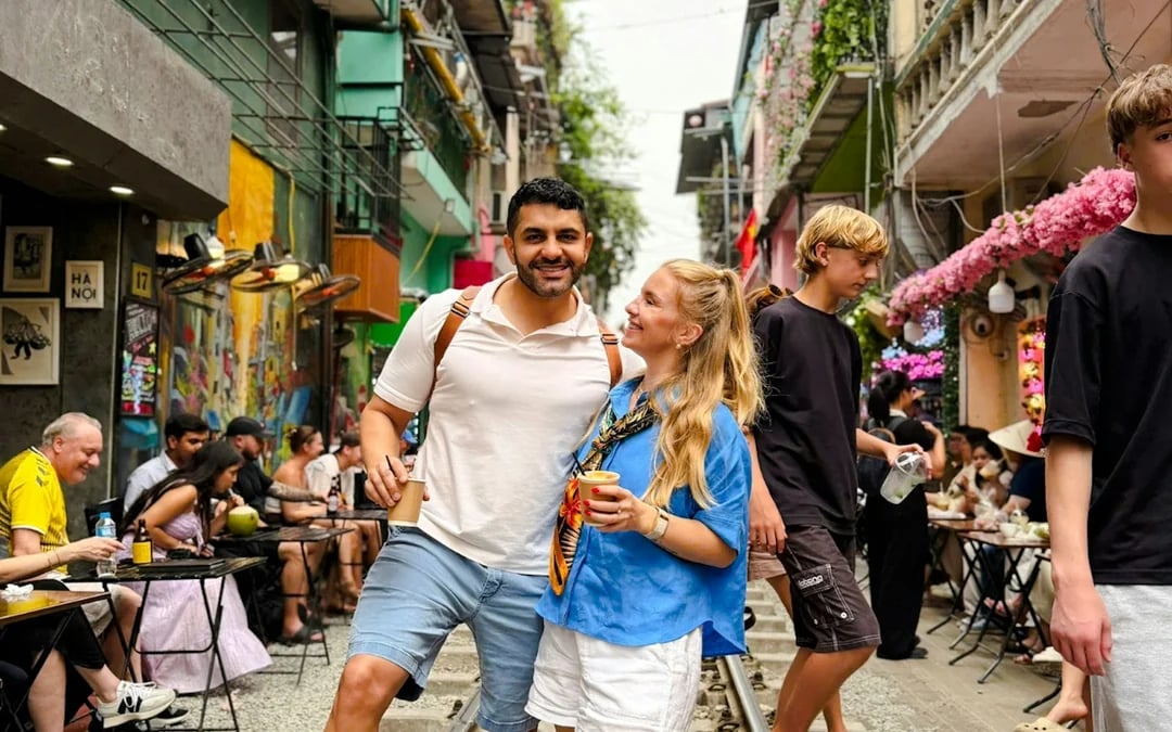 Hanoi Guided Jeep City Tour with Train Street, French Quarter and Red River Communities Image 7