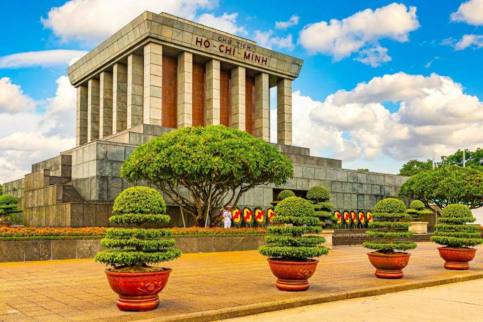 Hanoi: Skip-the-Line Entry to Ho Chi Minh Mausoleum & Museum