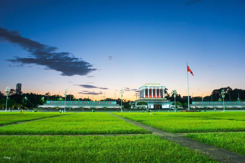 Hanoi: Skip-the-Line Entry to Ho Chi Minh Mausoleum & Museum