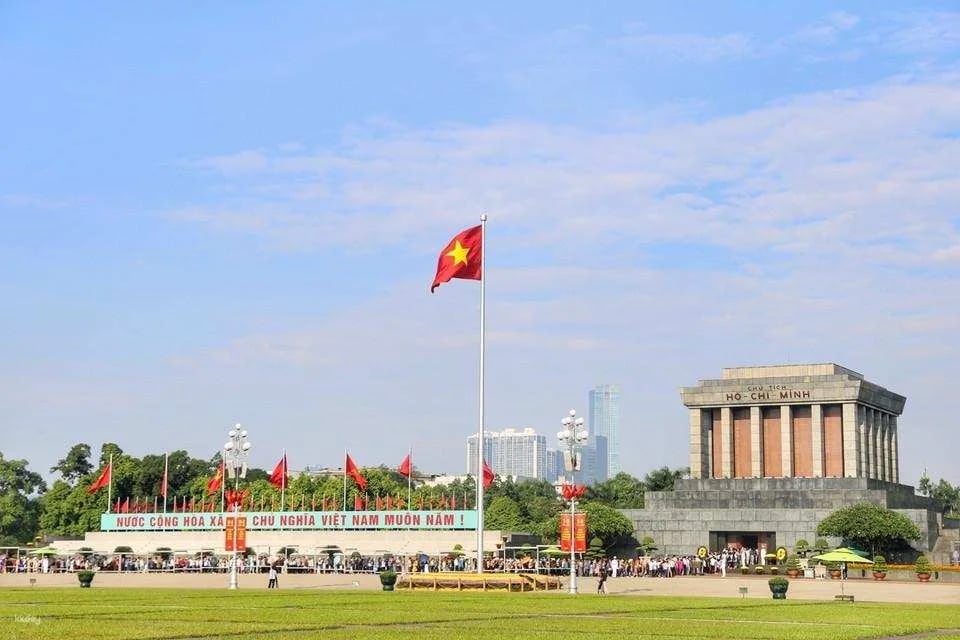Hanoi: Skip-the-Line Entry to Ho Chi Minh Mausoleum & Museum