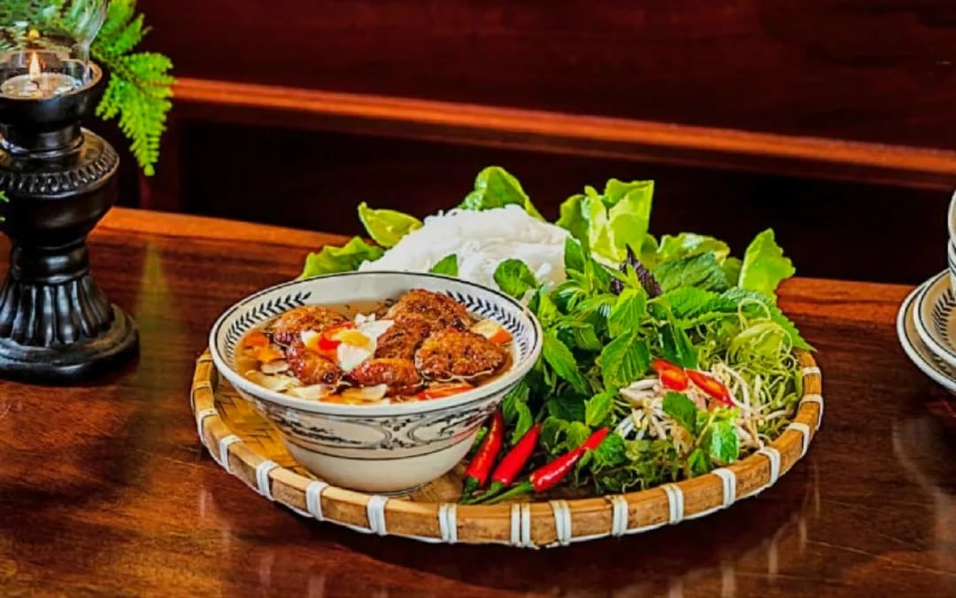 Hanoi Street Food Motorbike Tour with Female Riders Image 9