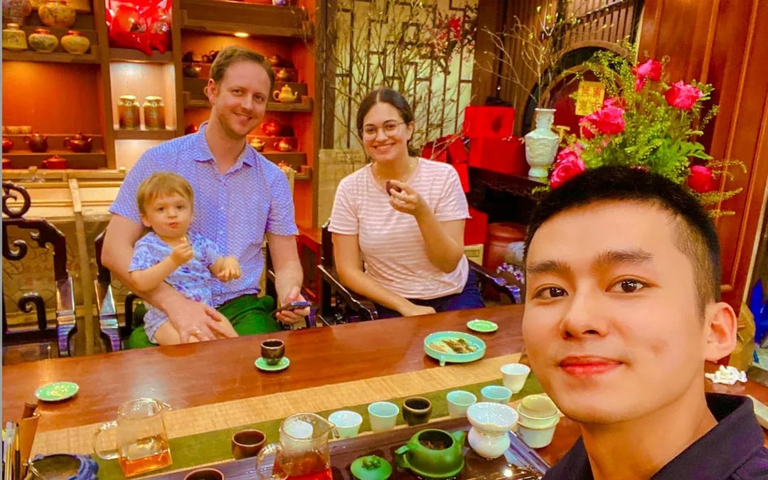 Hanoi: Vietnamese Tea Tasting & Brewing Class with Train Street Viewing Image 3