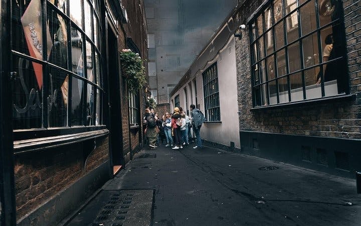 Harry Potter Locations Walking Tour of London with Games, Quizzes, Reenactments, and Souvenir Image 5