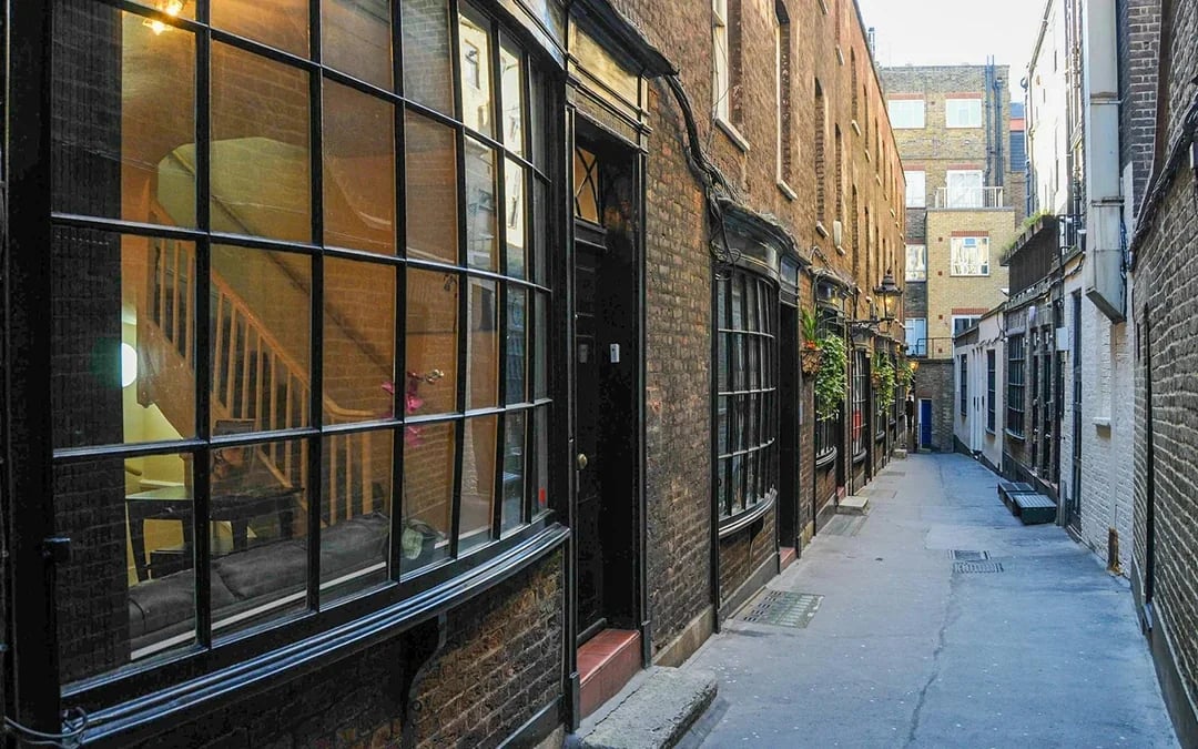 Harry Potter™ Film Locations 3-Hour Guided Walking Tour Image 4