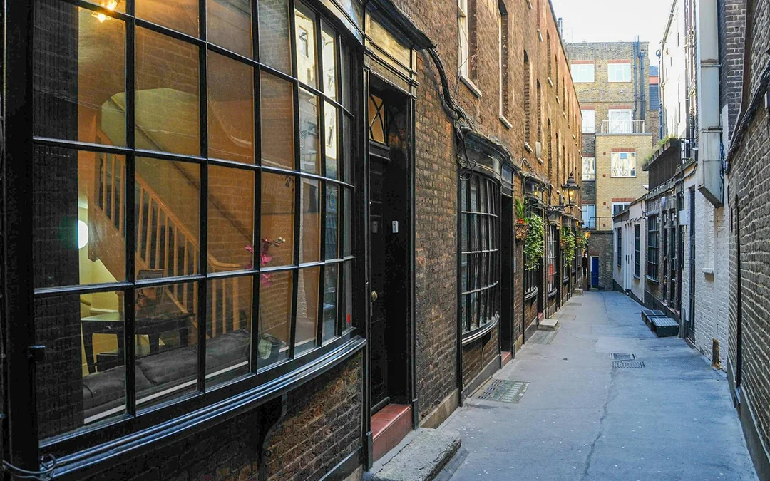 Harry Potter™ Film Locations 3-Hour Guided Walking Tour Image 4
