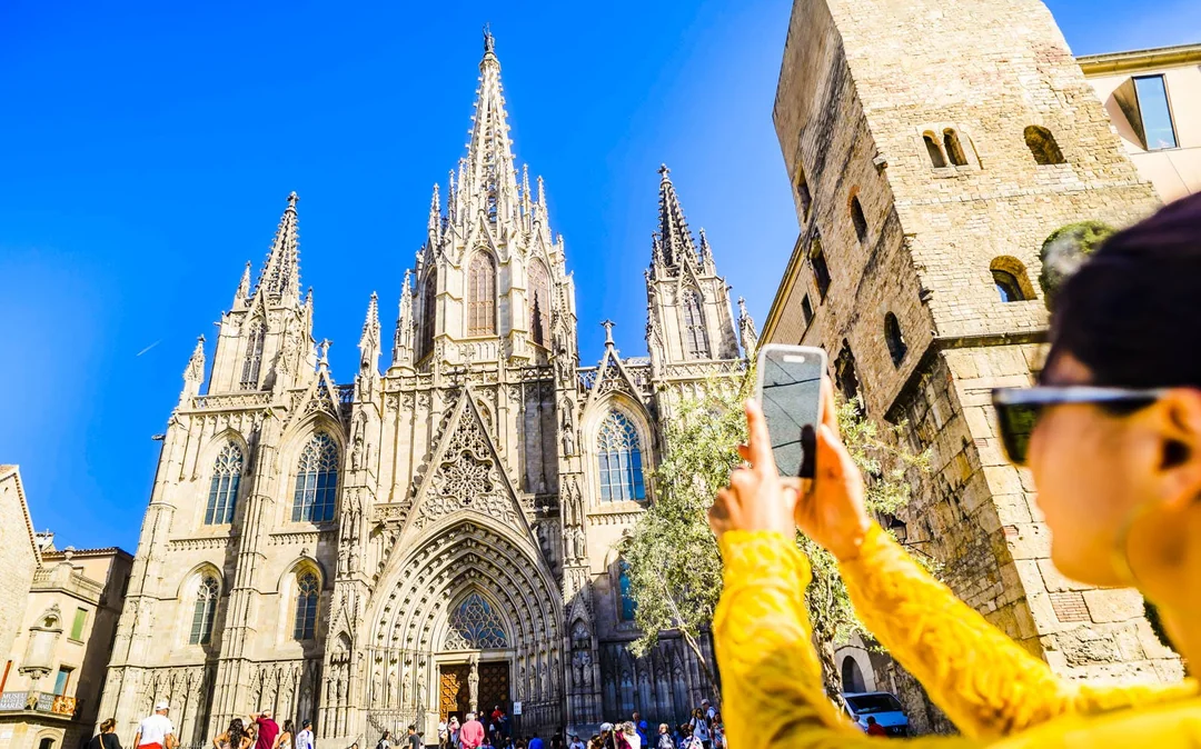 Helicopter Flight, Walking Tour, & Boat Cruise in Barcelona Image 3