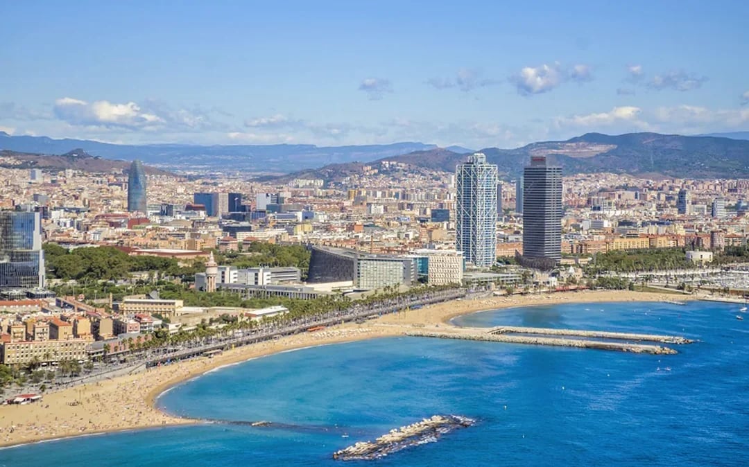 Helicopter Flight, Walking Tour, & Boat Cruise in Barcelona Image 10