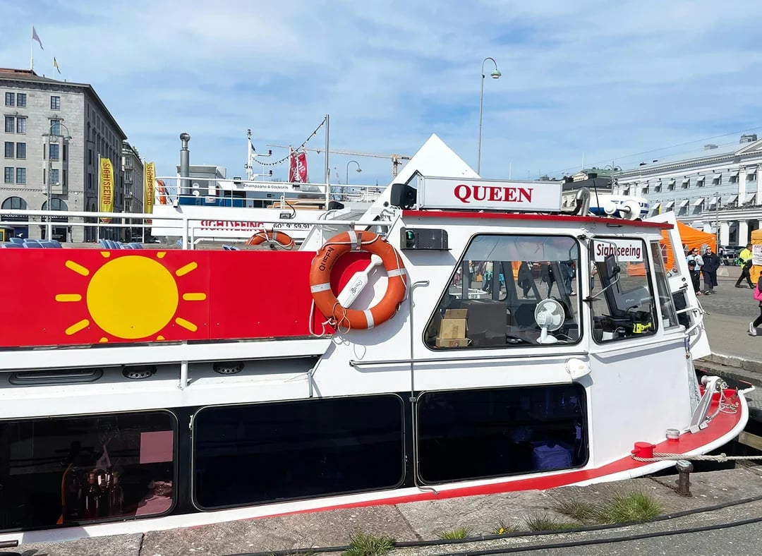 Helsinki Under-the-Bridges Sightseeing Cruise with Audio Guide Image 9