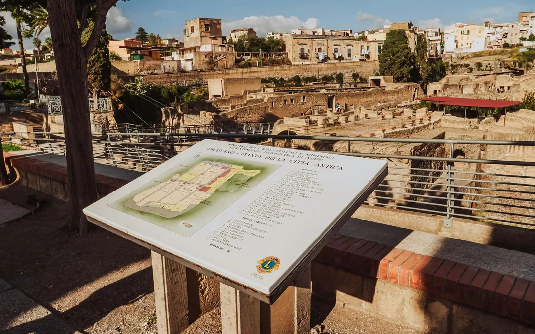 Herculaneum Guided Tour with Skip-the-Line Tickets Image 3