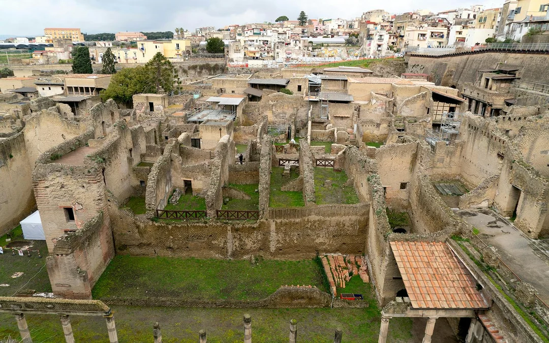 Herculaneum Guided Tour with Skip-the-Line Tickets Image 4