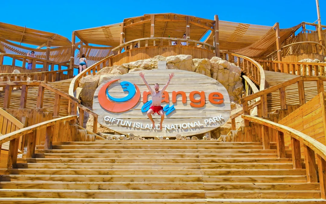 High-Speed Sea Taxi Tour to Orange Bay or Magawish with Round-Trip Hotel Transfers Image 2