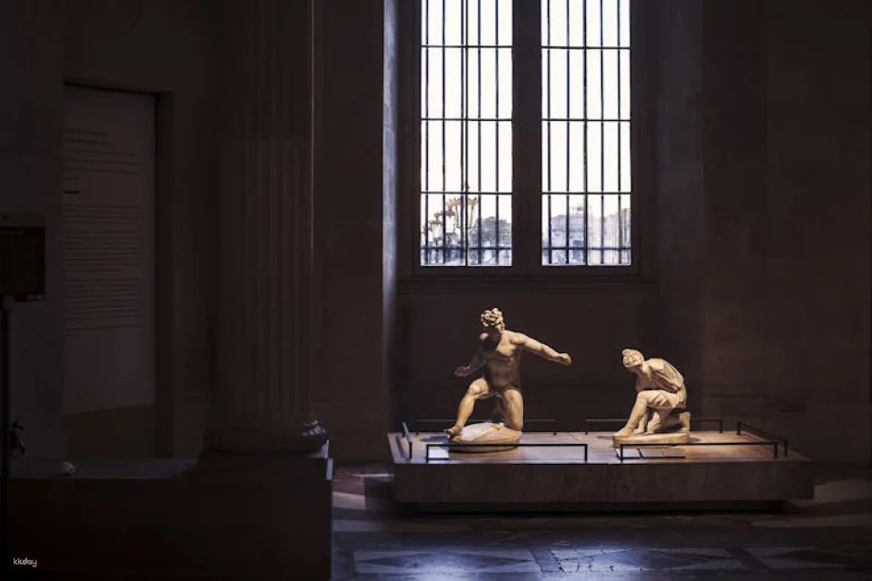 Highlights of the Louvre Group Tour