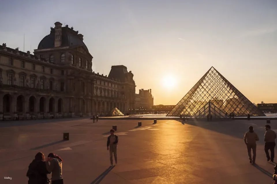 Highlights of the Louvre Group Tour