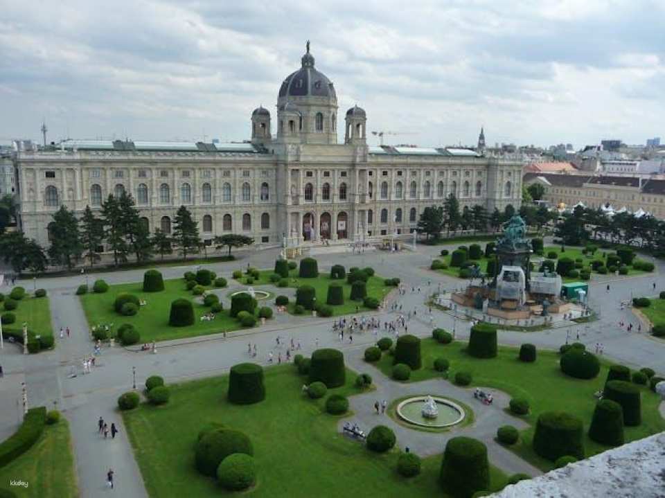 Historical tour of Vienna during National Socialism