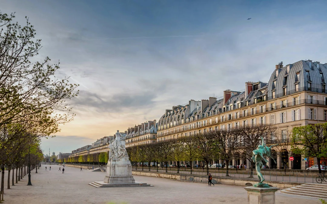 Historical Walking Tour with Skip-the-line Entry to Invalides Image 5