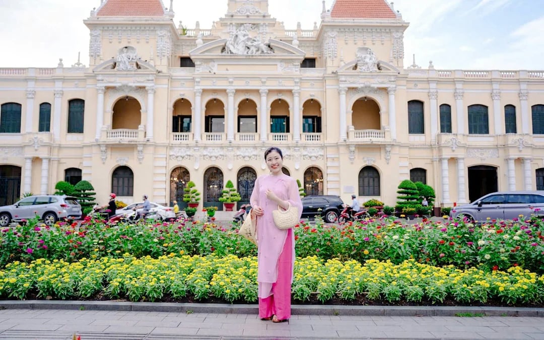 Ho Chi Minh City Ao Dai Try-On Photoshoot Experience Image 1
