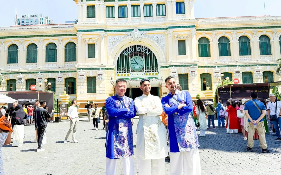 Ho Chi Minh City Ao Dai Try-On Photoshoot Experience Image 2