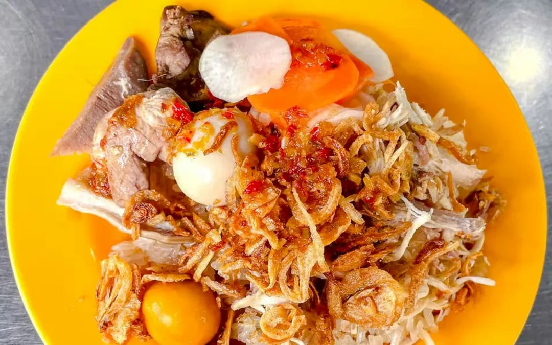 Ho Chi Minh City Food Tour at Michelin-Guide Restaurants with Live Music Image 2