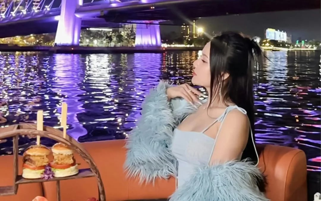 Ho Chi Minh City: Saigon River Mini Yacht Cruise With Afternoon Tea or Dinner Image 3