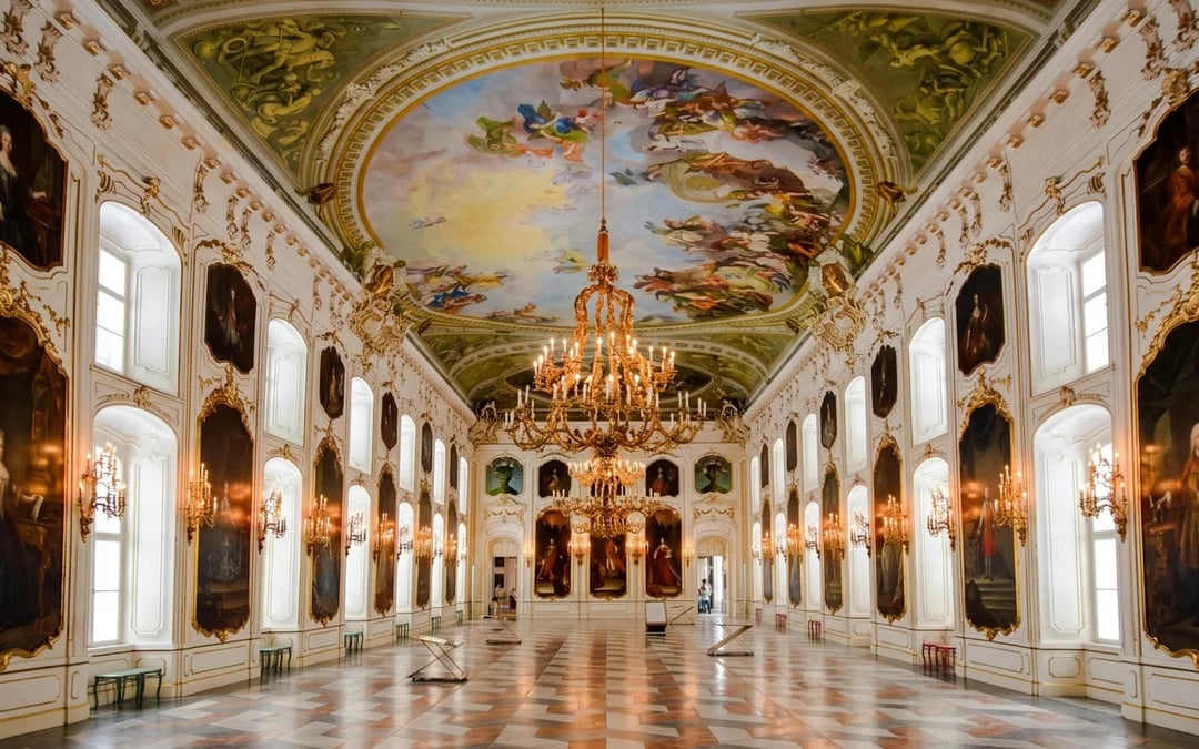 Hofburg Palace Skip-the-Line Guided Tour: Sisi Museum & Imperial Apartments Image 4