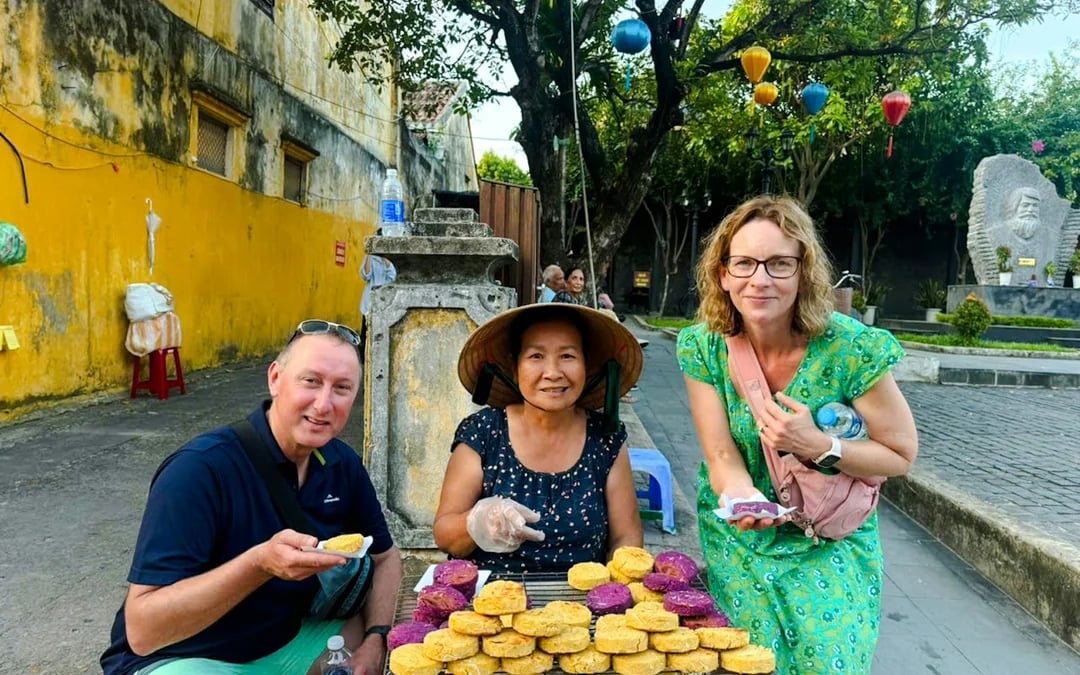 Hoi An Ancient Town Small-Group Walking Tour Image 1